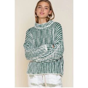 Women’s Mock Neck Green/white  Sweater by Three Sisters one closet Size Large
